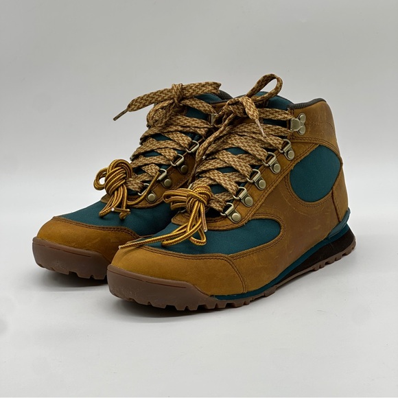 Danner Jag Distressed Hiking Boot. Size 7 - Picture 3 of 11